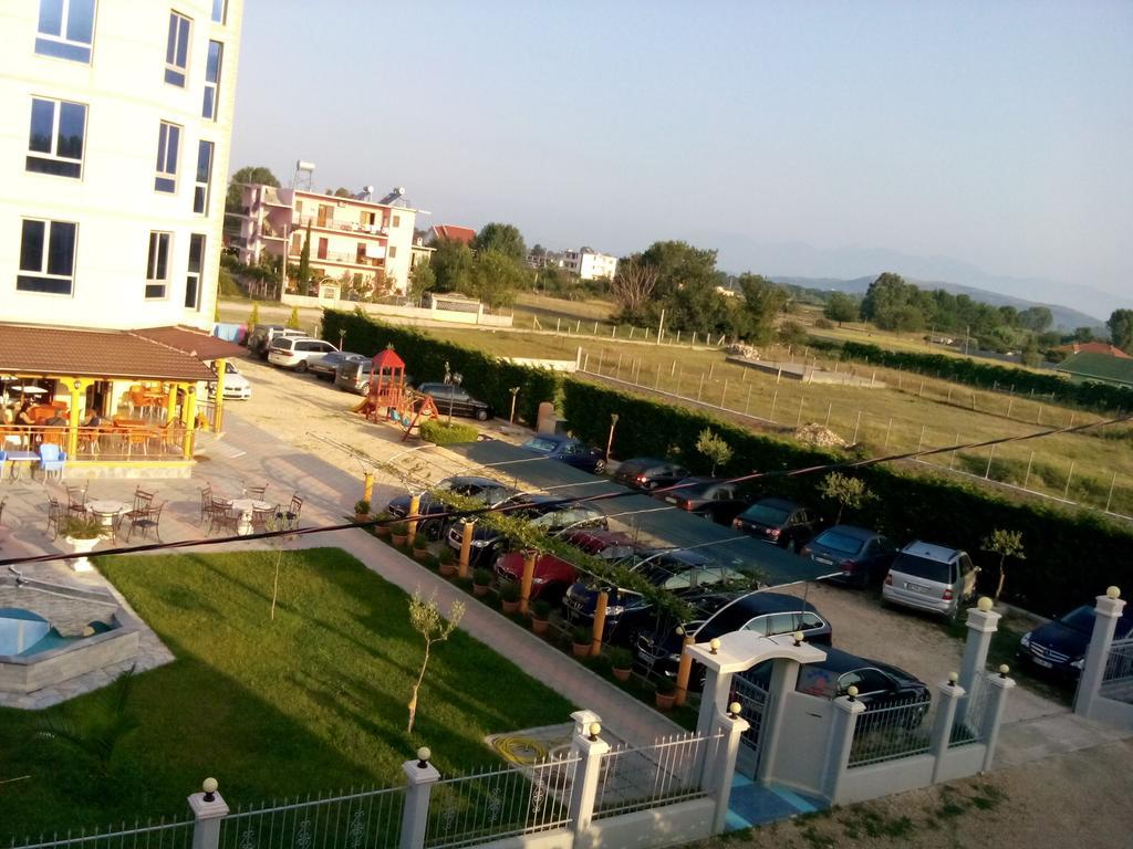 Hotel Restaurant Globi Велипойе Экстерьер фото